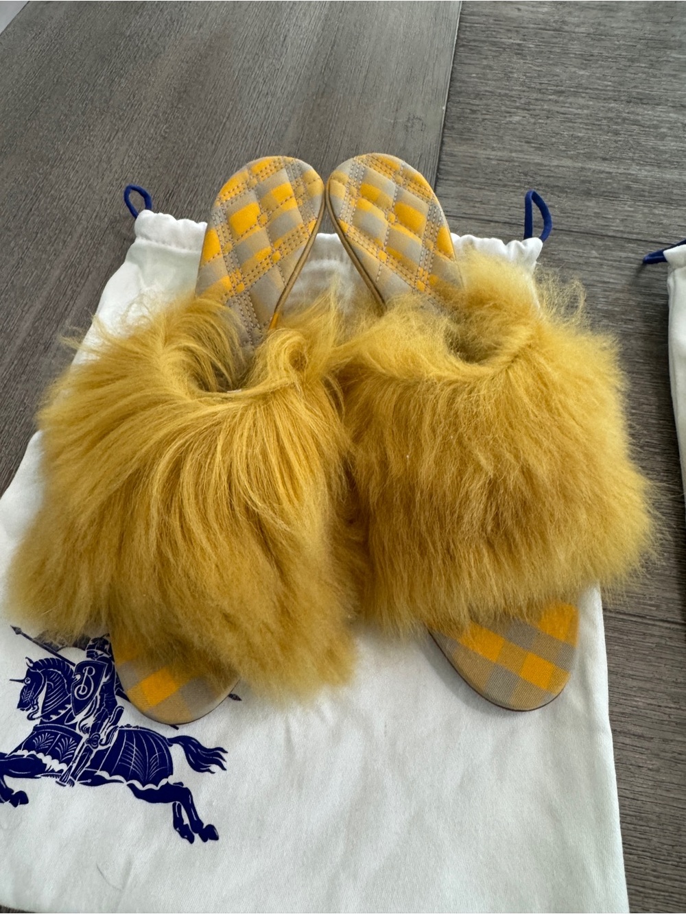 Burberry Mustard Yellow 100% Shearling Fur Slide Sandals - Picture 3 of 12